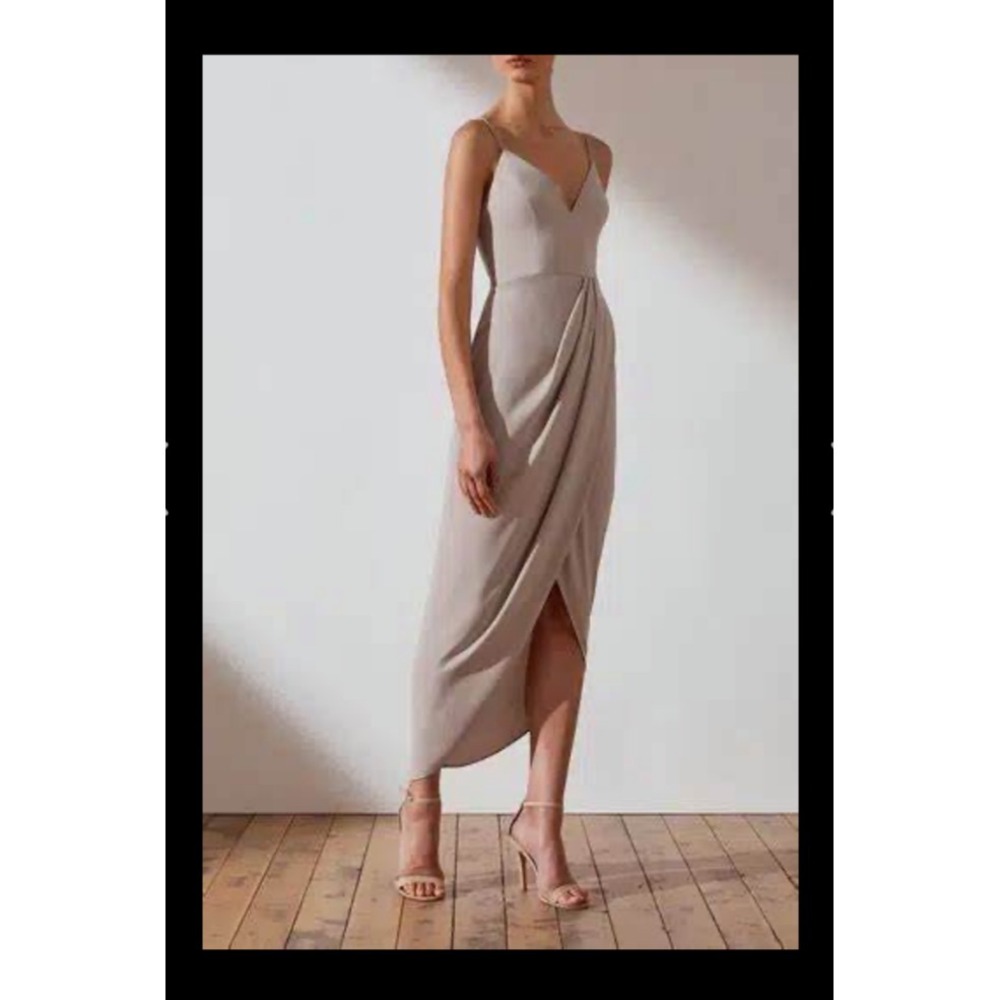Shona Joy NWT Draped Cocktail Dress Oyster Poly Spaghetti Straps V-Neck Slit, 4